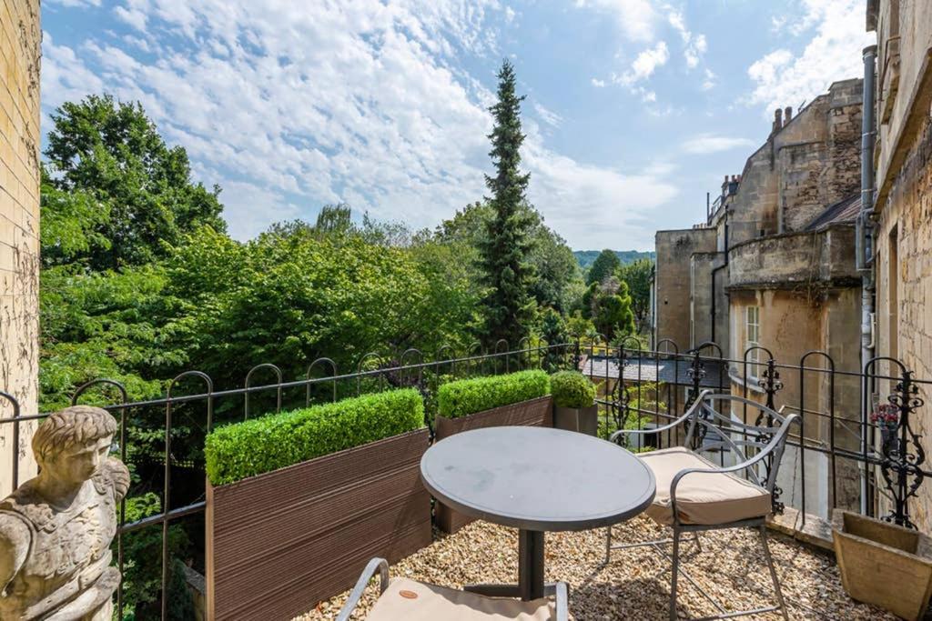 Beautiful Studio With Private Outside Terrace Daire Bath Dış mekan fotoğraf