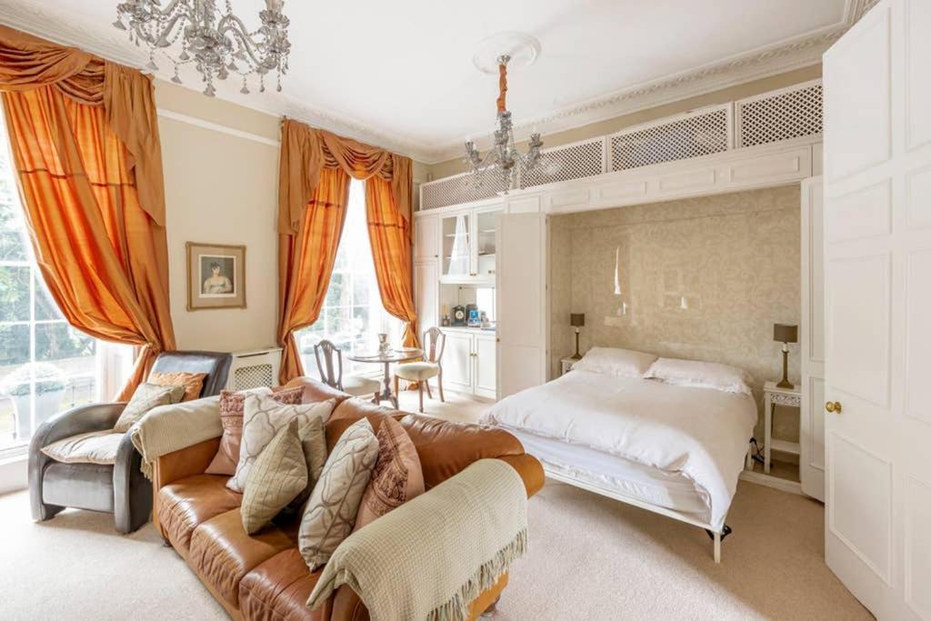 Beautiful Studio With Private Outside Terrace Daire Bath Dış mekan fotoğraf