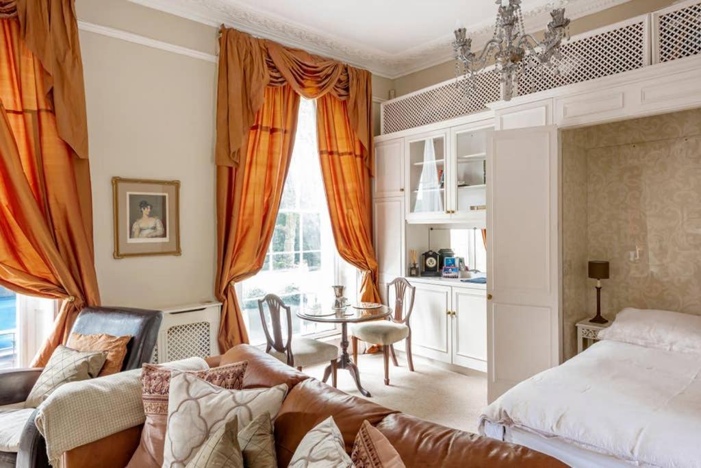 Beautiful Studio With Private Outside Terrace Daire Bath Dış mekan fotoğraf