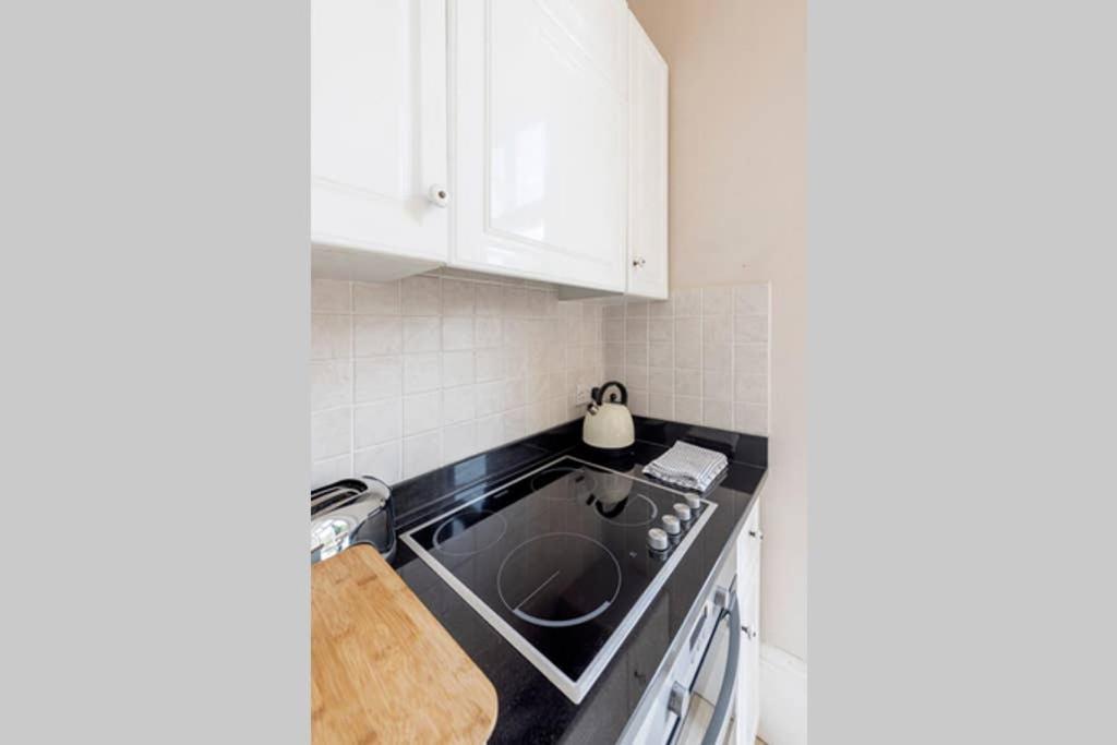 Beautiful Studio With Private Outside Terrace Daire Bath Dış mekan fotoğraf