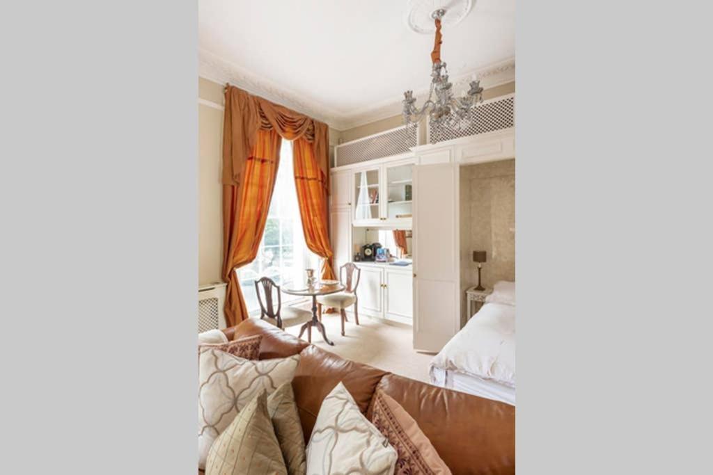 Beautiful Studio With Private Outside Terrace Daire Bath Dış mekan fotoğraf
