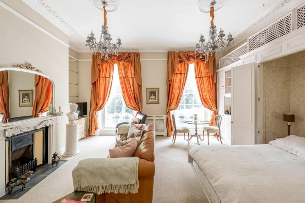 Beautiful Studio With Private Outside Terrace Daire Bath Dış mekan fotoğraf